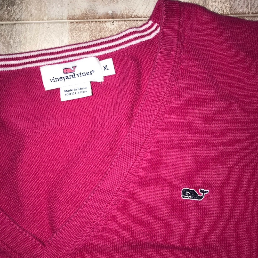Woman’s Vineyard vines sweater size XL